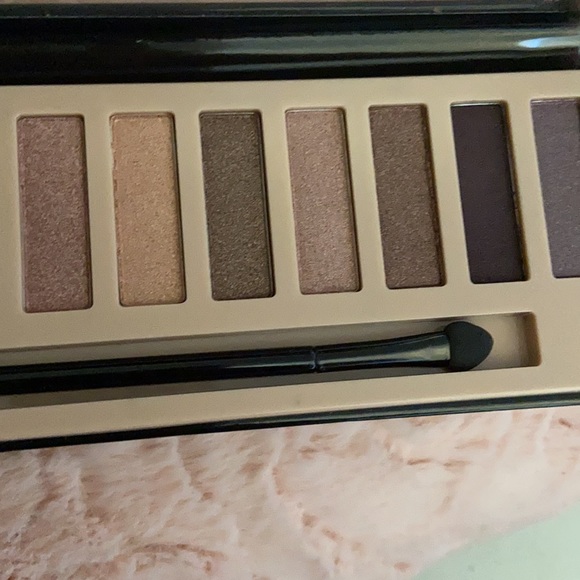 L.A. Girl eyeshadow collection Nudes - Picture 4 of 6